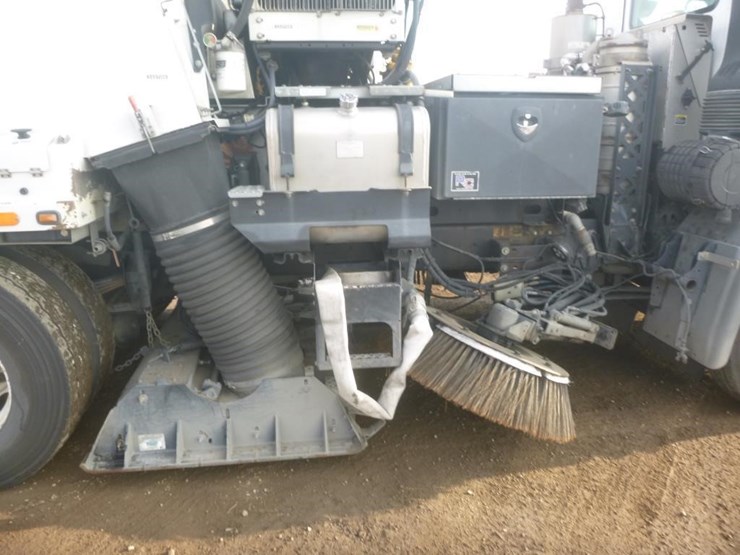 2016-tymco-600-image-11