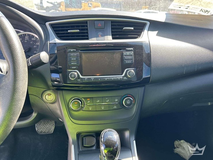 2017-nissan-sentra-sedan-image-18