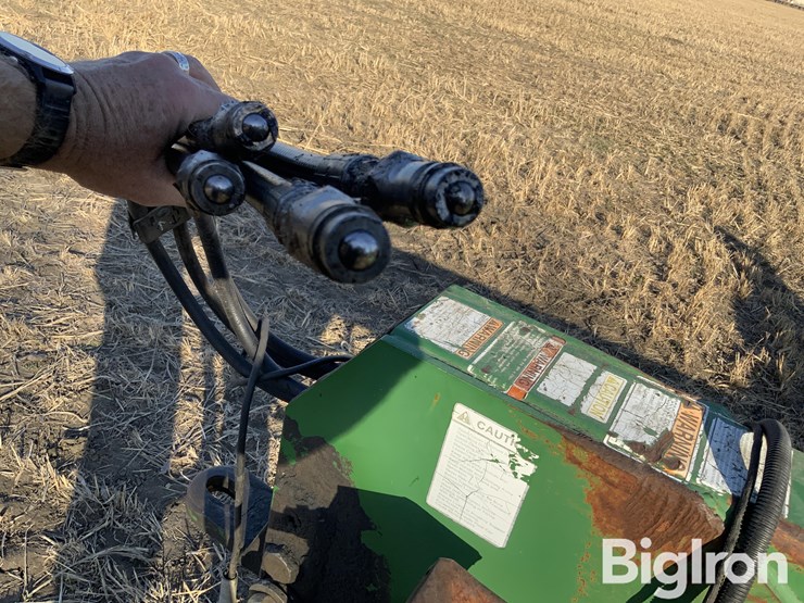 great-2n-3010-30'-2-section-folding-pull-type-no-till-drill-image-10