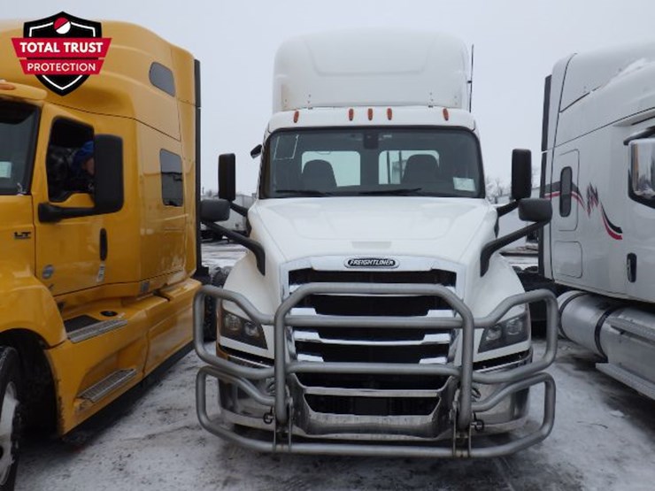 2020-freightliner-cascadia-116-image-2
