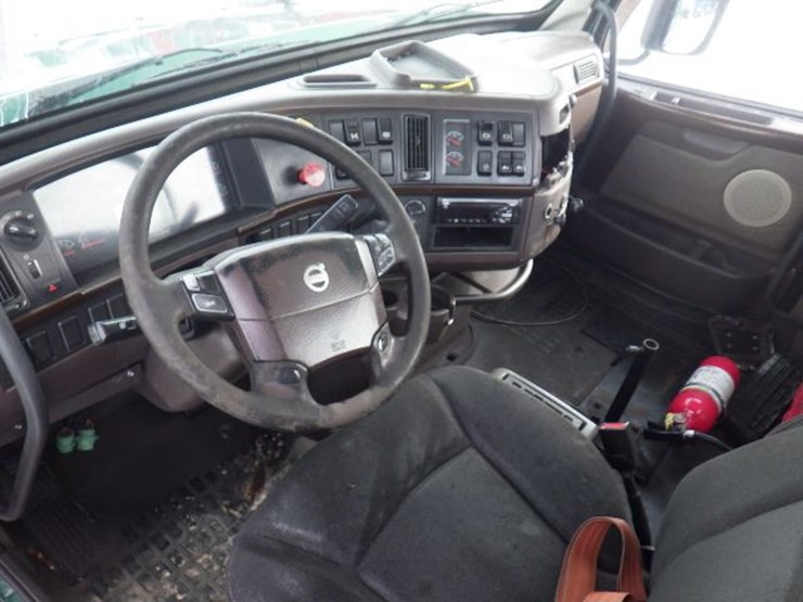 2016-volvo-vnl-300-image-14