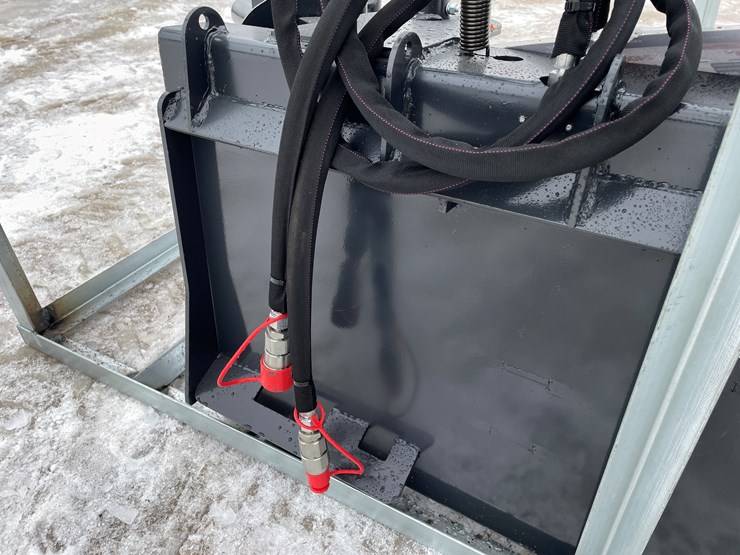 #2367-•-wolverine-hydraulic-bale-squeeze-attachment-image-28