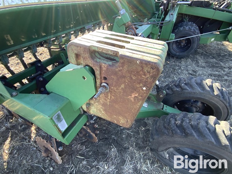 great-2n-3010-30'-2-section-folding-pull-type-no-till-drill-image-13