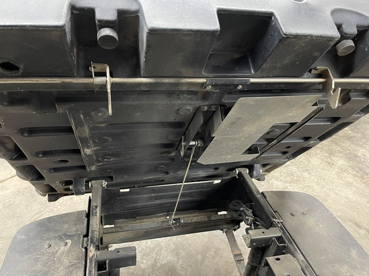 #301-•-cushman-hauler-1200-gas-golf-cart-image-31