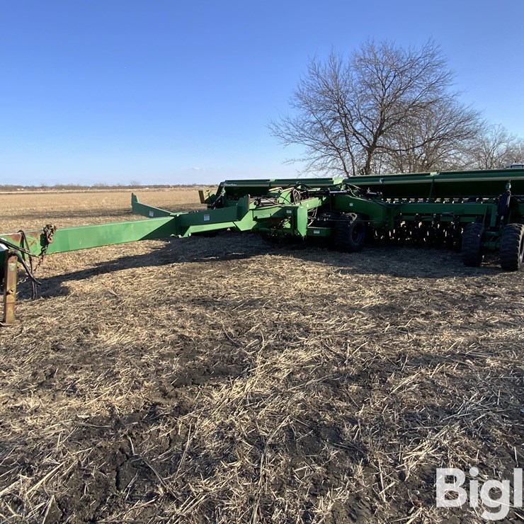 Great 2N-3010 30' 2-Section Folding Pull-Type No-Till Drill