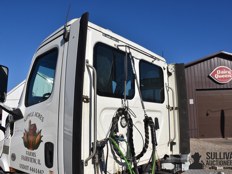 2019-freightliner-cascadia-116-t/a-truck-tractor-image-19