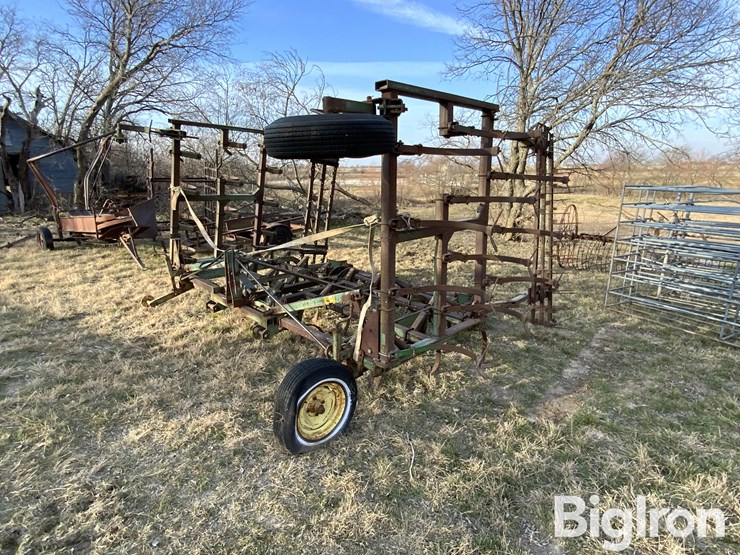 john-deere-chisel-plow-sweep-image-1