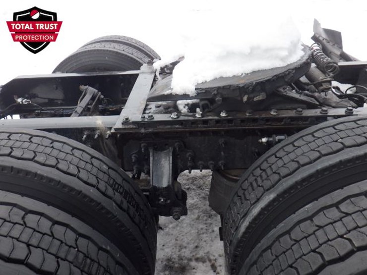 2022-volvo-vnl-300-image-4