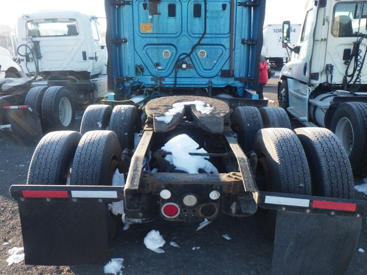 2015-freightliner-cascadia-125-image-10