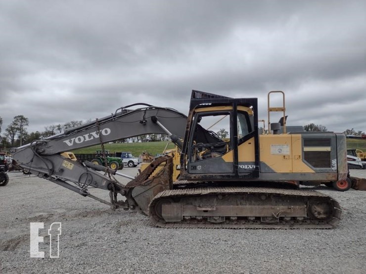 2015-volvo-ec220e-lr-image-1