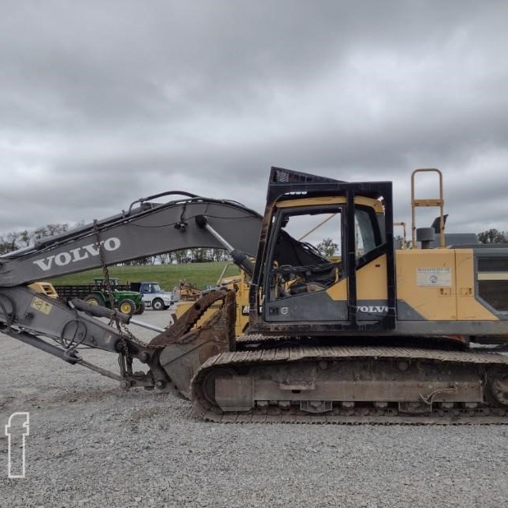 2015 VOLVO EC220E LR