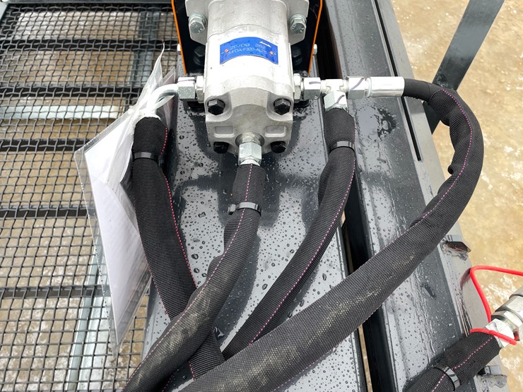 #2374-•-wolverine-screening-bucket-image-10