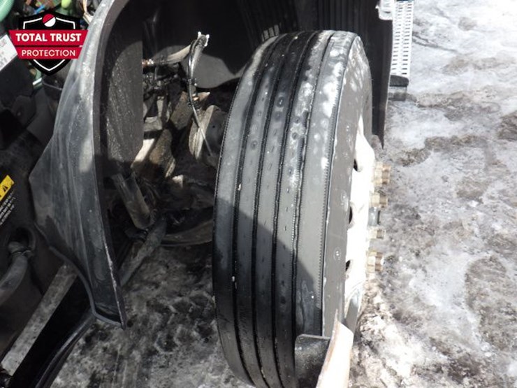 2022-volvo-vnl-300-image-21