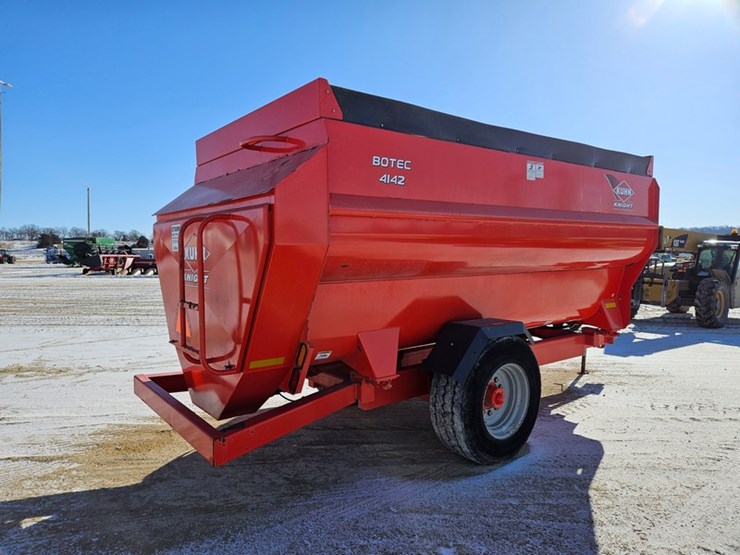 #311-•-2012-knight-4142-mixer-feed-wagon-image-5