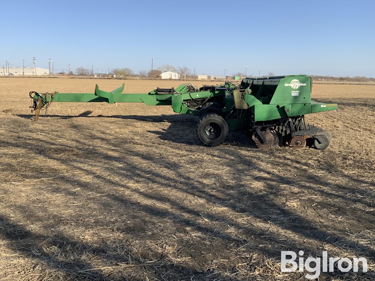great-2n-3010-30'-2-section-folding-pull-type-no-till-drill-image-8
