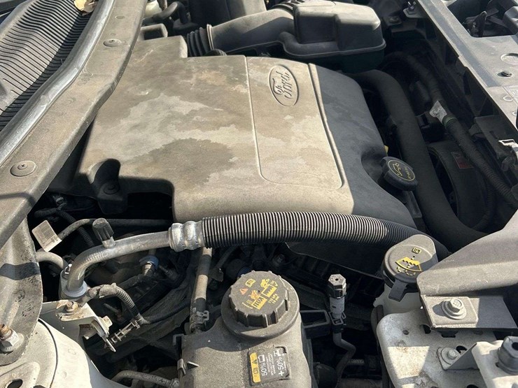 2017-ford-explorer-image-8