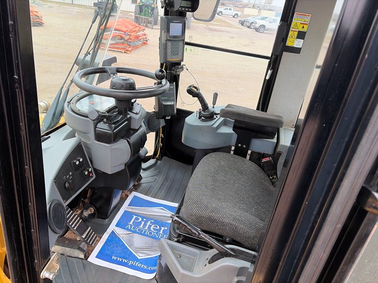 caterpillar-938h-image-13