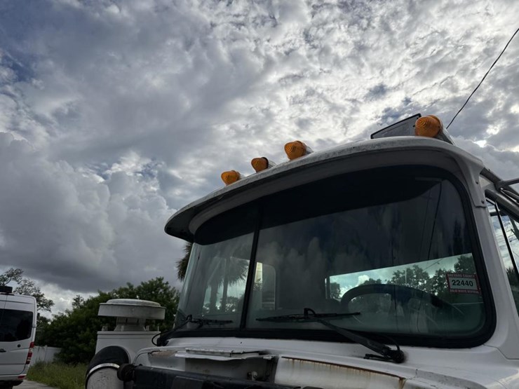 1999-mack-rd600-image-12