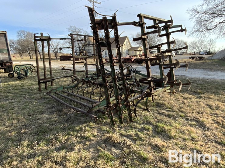 john-deere-chisel-plow-sweep-image-5