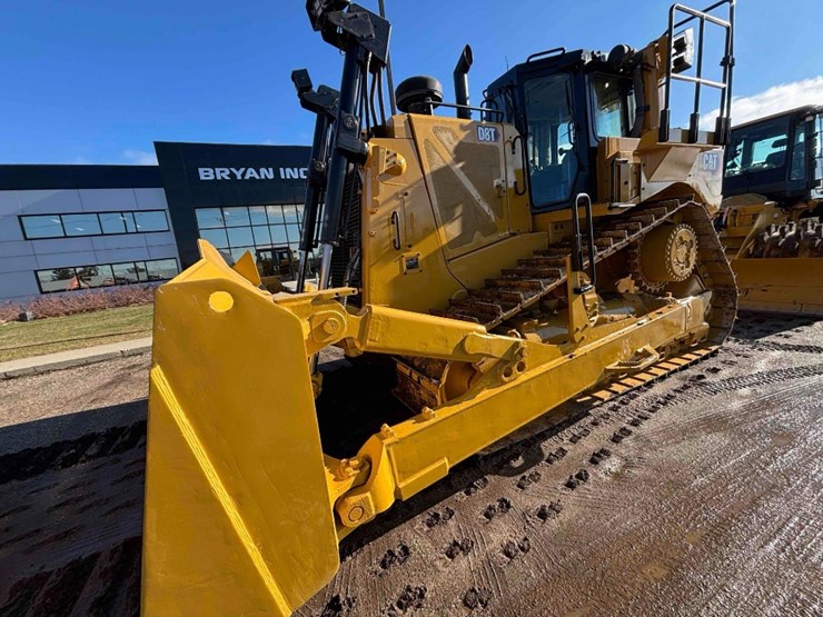 2020-caterpillar-d8t-image-10