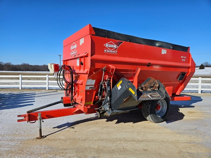 #311-•-2012-knight-4142-mixer-feed-wagon-image-1