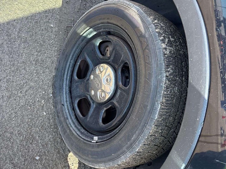 2016-ford-explorer-image-22