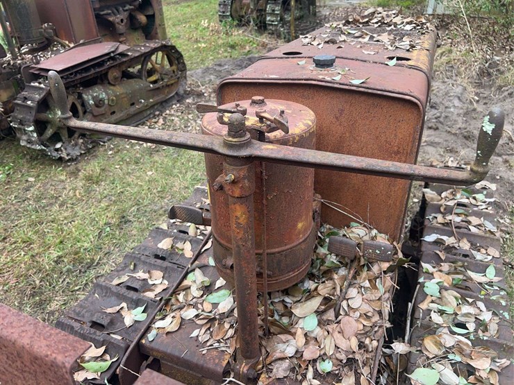 caterpillar-2-ton-crawler-image-26