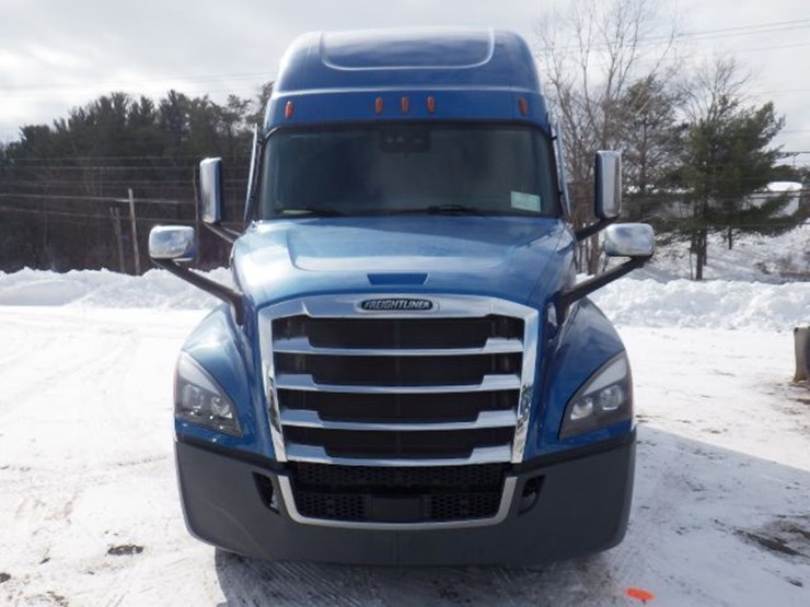 2022-freightliner-cascadia-126-image-2