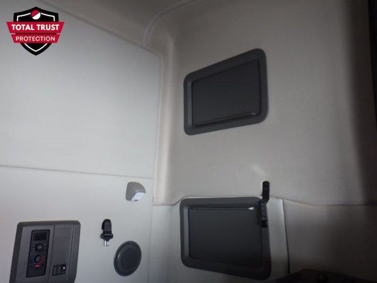 2022-volvo-vnl-760-image-7