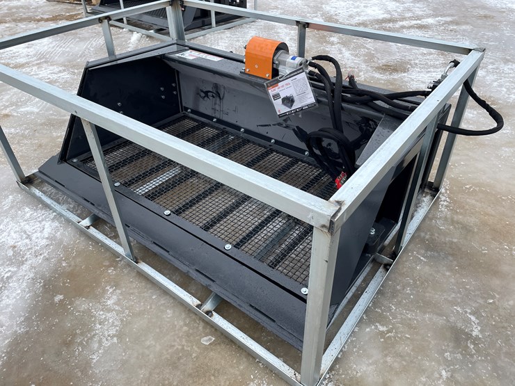 #2375-•-wolverine-screening-bucket-image-1