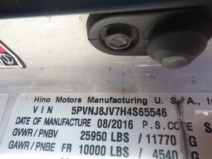 2017-hino-268a-image-13