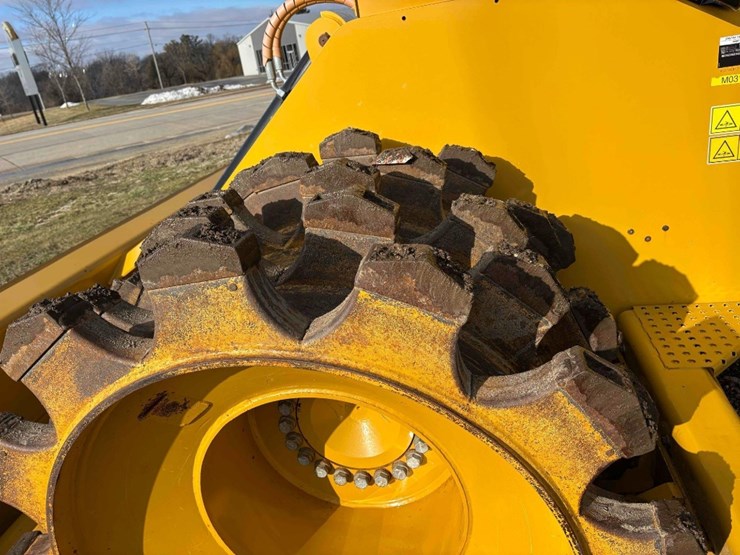 2023-caterpillar-815-image-13