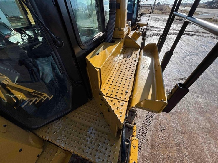 2020-caterpillar-d8t-image-28