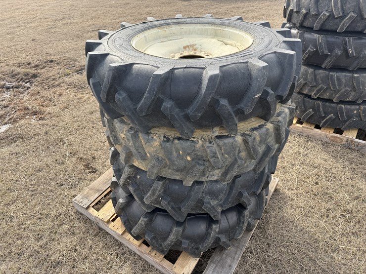 pallet-of-four-pivot-wheels-&-tires-image-2