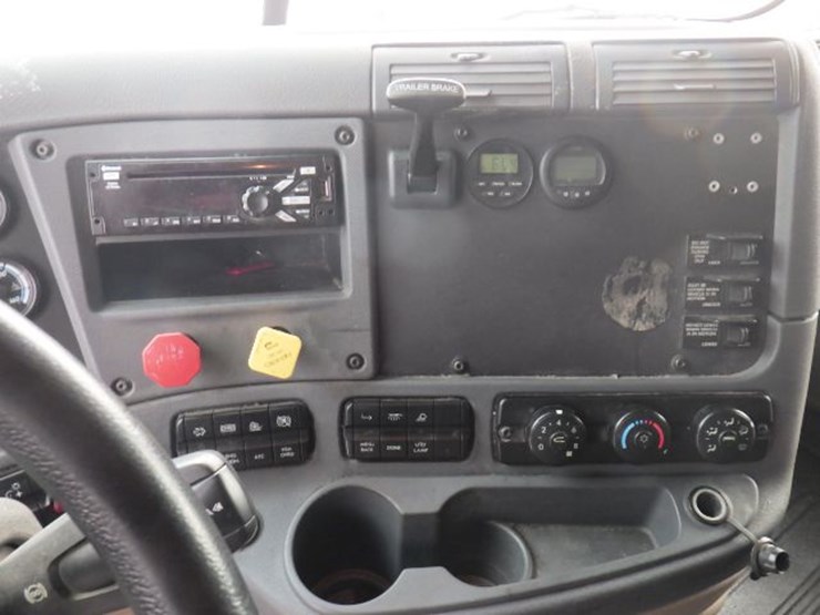 2018-freightliner-cascadia-125-image-18