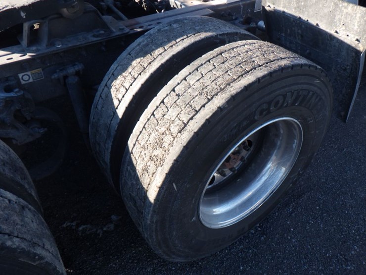 2018-peterbilt-579-image-5