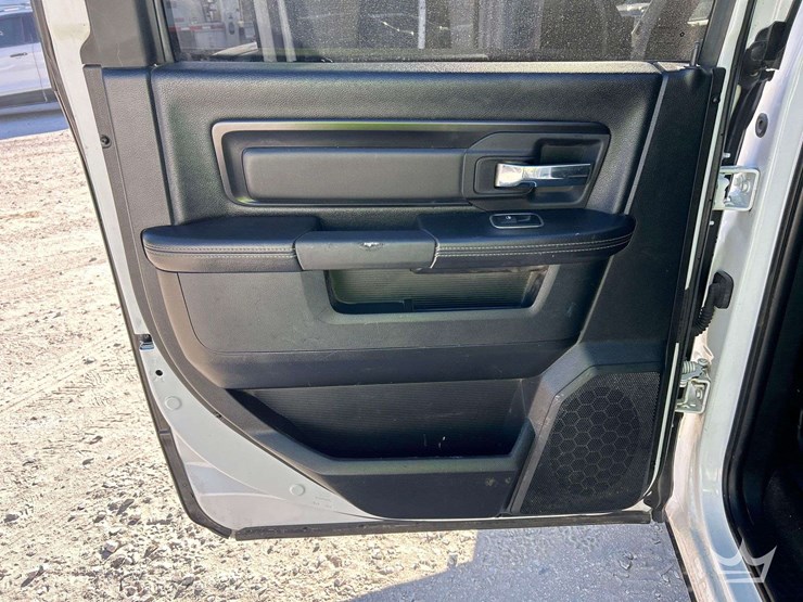 2017-dodge-1500-image-17