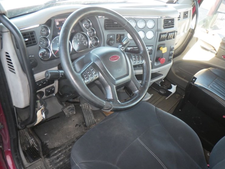 2018-peterbilt-579-image-14