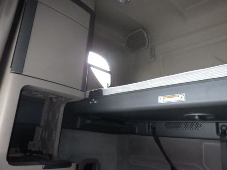 2018-freightliner-cascadia-125-image-20