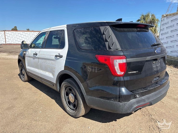 2016-ford-explorer-image-4