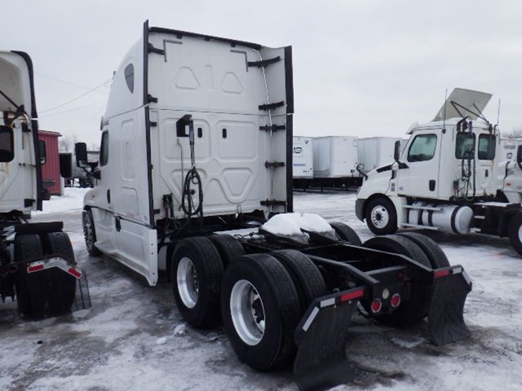 2018-freightliner-cascadia-125-image-13