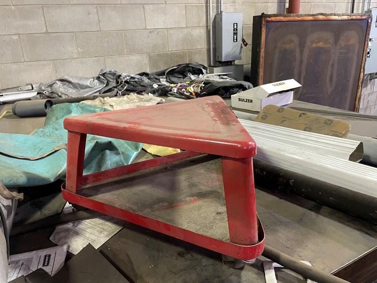 #7009-•-contents-on-top-of-oven-image-4