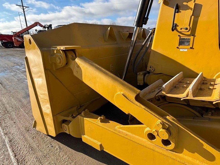 2019-caterpillar-d8t-image-23