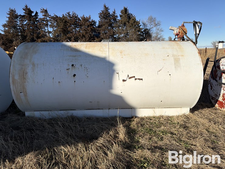 2000-gallon-fuel-tank-&-pump-image-3