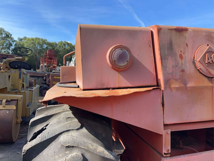 allis-chalmers-4wd-parts-tractor-image-30