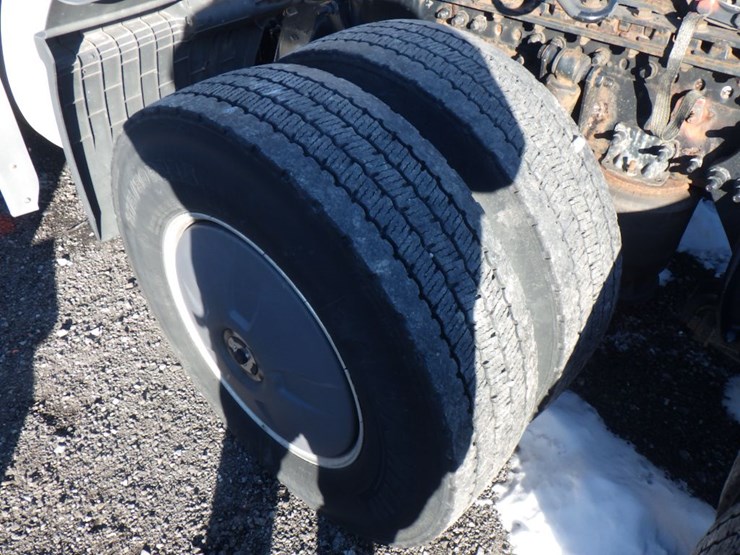 2019-freightliner-cascadia-126-image-15