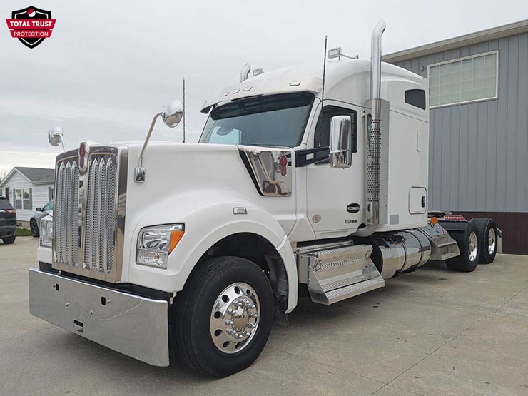 2024-kenworth-w990-image-1