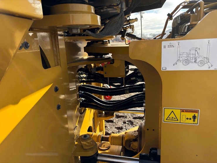 2023-caterpillar-815-image-22
