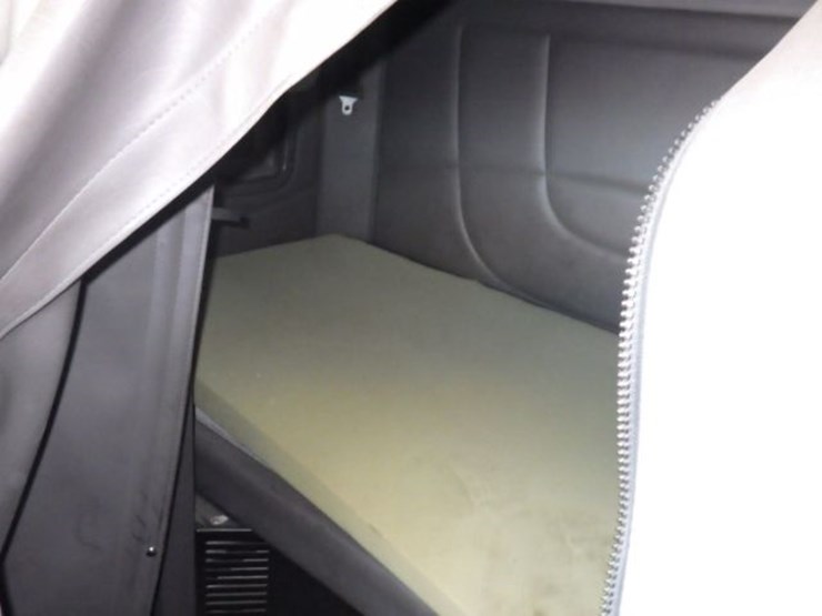 2014-peterbilt-386-image-21