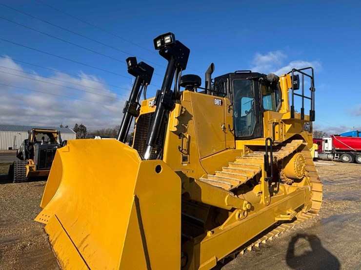 2019-caterpillar-d8t-image-10